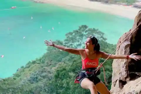 Krabi Town/Ao Nang : Escalade sur la plage de Railay avec déjeuner