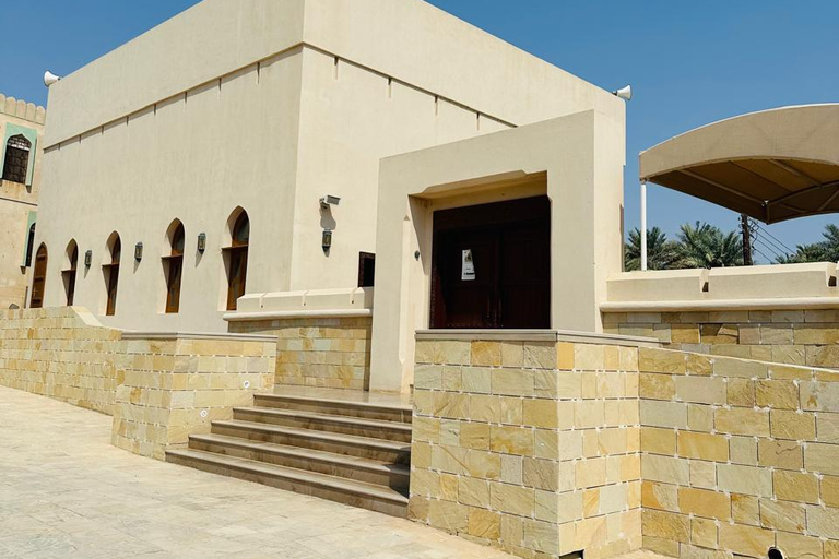 From Muscat: Private Samail, Nizwa & Birkat Al Mouz Tour