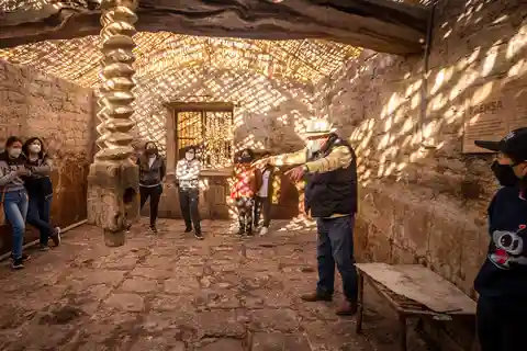 "Valle De Majes, een verhaal van petrogliefen en dinosaurussporen".
