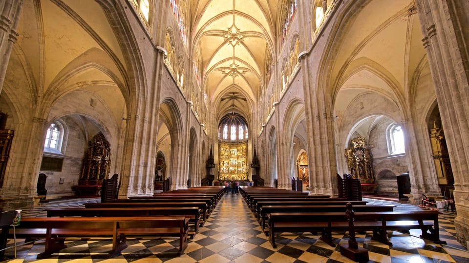 Oviedo : Tour guiado de la Catedral en español | GetYourGuide