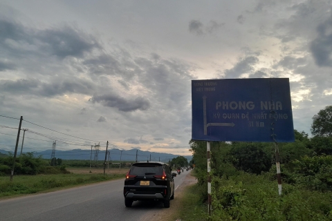 Z Phong Nha do Hue prywatnym samochodem z kierowcąPhong Nha do Hue prywatnym samochodem z kierowcą