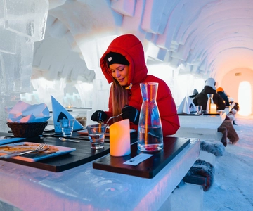 Rovaniemi: Visita al Hotel de la Nieve y Cena en el Restaurante de Hielo