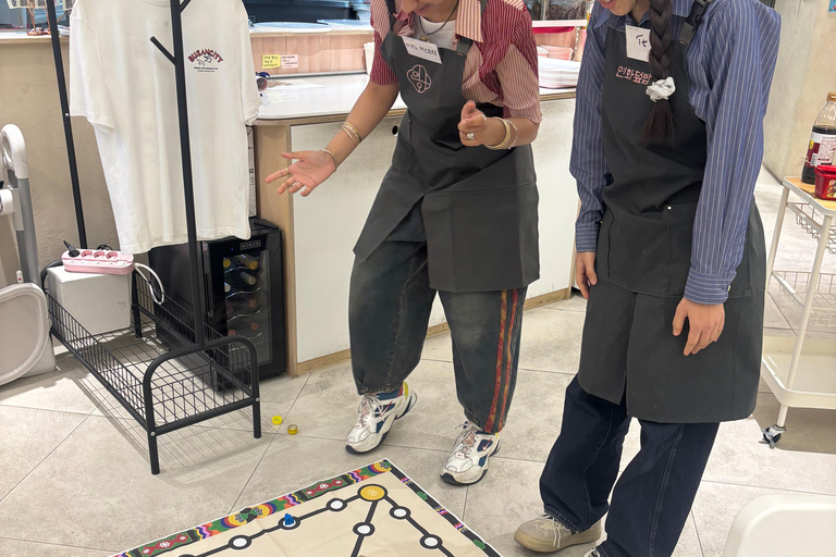 Busan: Market Tour, Cooking Class, and Games