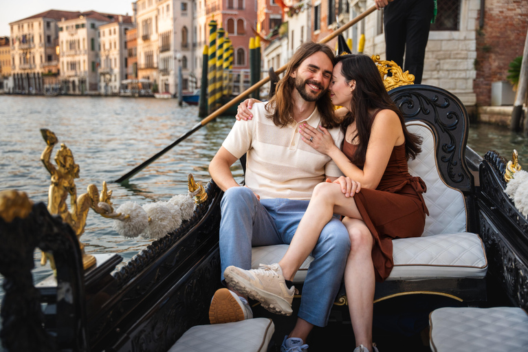 Venice With Professional Photographer Express Photoshoot in Rialto