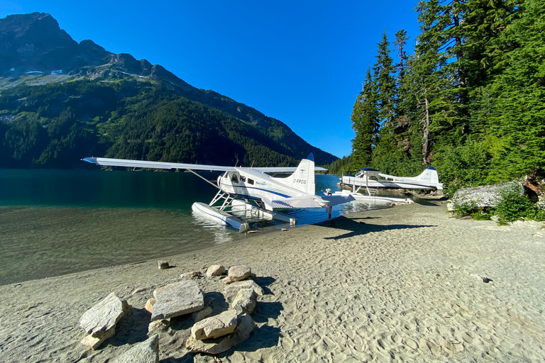 温哥华：冰川与高山湖泊飞行探险