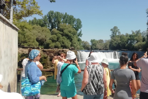 Alanya: Excursão Mix em autocarro Cabrio, Lion Safari, passeio de barco com almoçoAlanya: Excursão mista em autocarro Cabrio, Lion Safari, passeio de barco com almoço