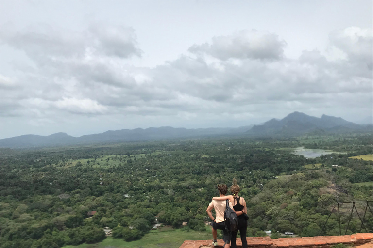 Colombo: Dambulla Cave Temple and Sigiriya Day Trip