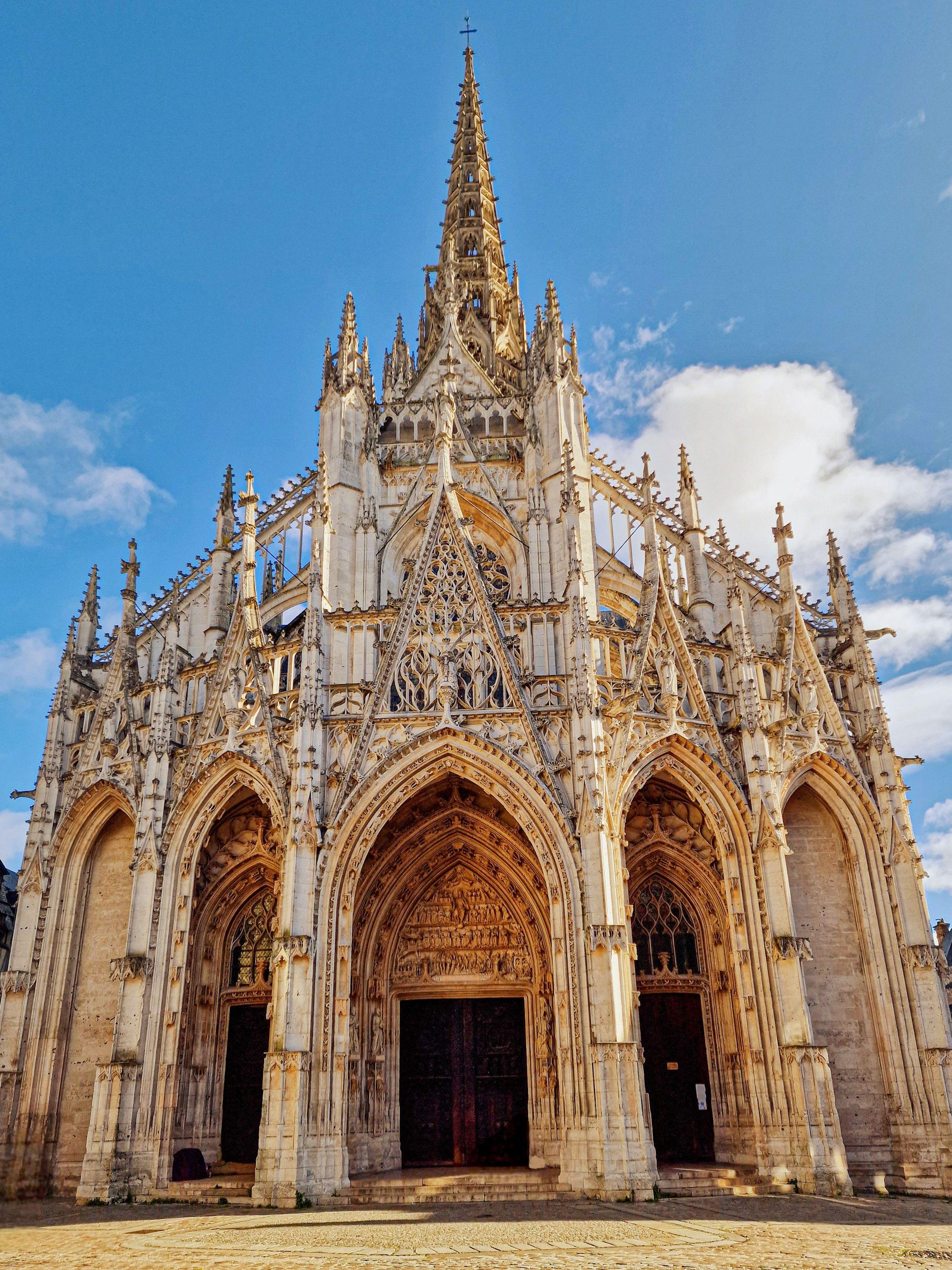 Rouen einmal anders: Wasserspeier, Geheimnisse und Symbole des Mittelalters