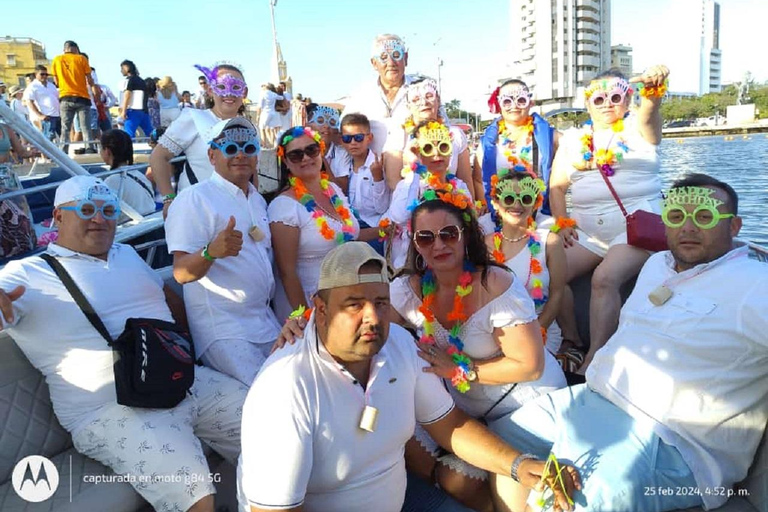 Cartagena: Boat Party on the Bay with Liquor and Music Cartagena: Boat party on the bay, including liquor and music