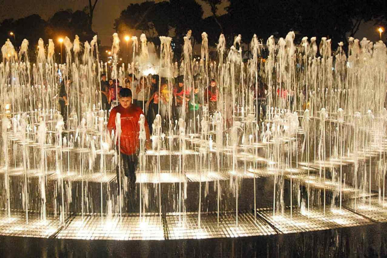 Lima: Circuito magico dell&#039;acqua e tour serale delle luci della città