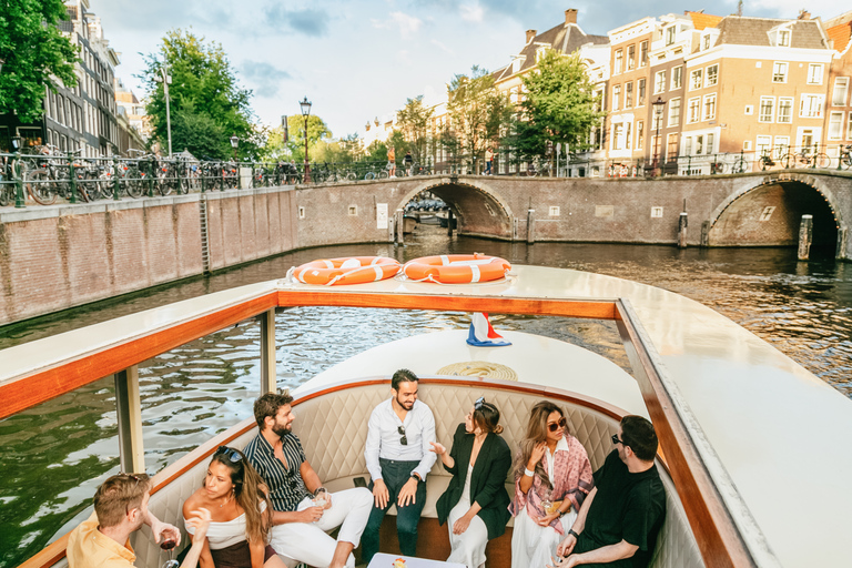 Amsterdam: Classic Boat Cruise with Cheese & Wine Option Central Station Meeting Point with Cheese and Drinks