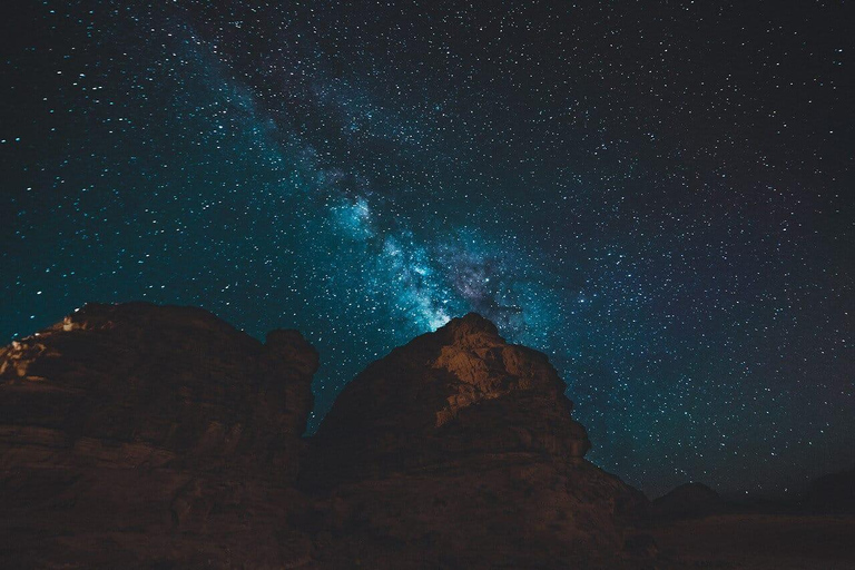 Wadi Rum: Sunset Jeep Tour with Rumsky Stargazing Activity