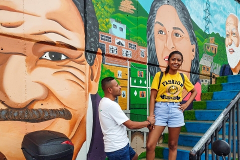 Medellin: Comuna 13 Historia i Graffiti Tour i przejażdżka kolejką linowąMedellin: Comuna 13 Tour i przejażdżka kolejką linową po hiszpańsku