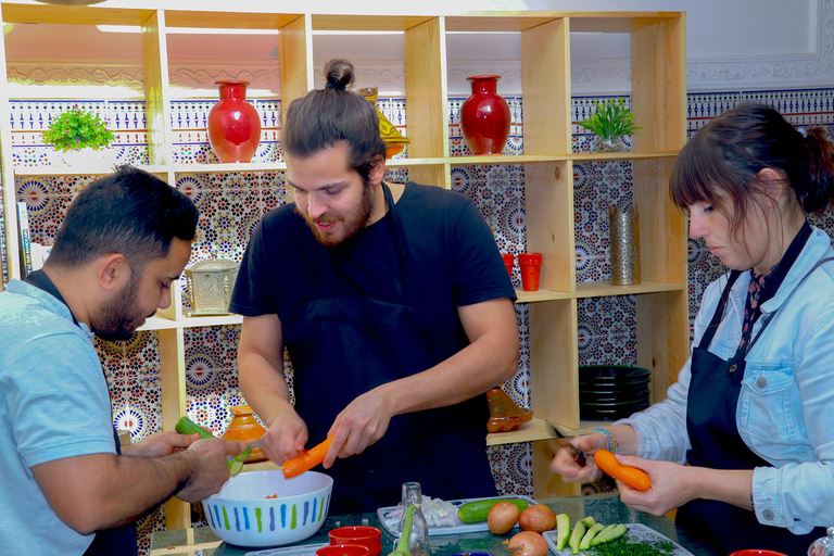 Kookles in Marrakesh met chef-kok Hassan, tajine-expertsKleine groep