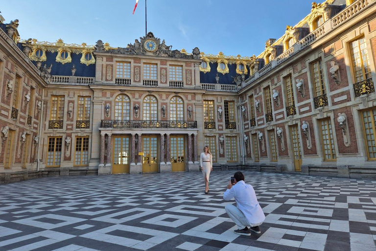 Versailles: Palace & Gardens Private Tour by Golf Cart