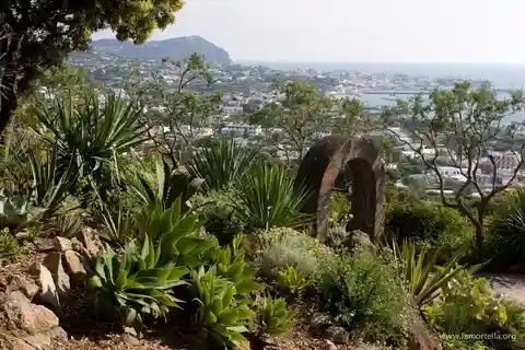 Von Neapel aus: Tagestour nach Ischia und in die Gärten von La Mortella