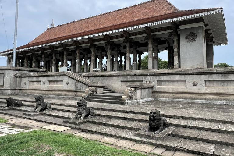 Colombo: All Inclusive - Private Tuk Tuk City Tour