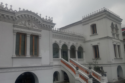 Quito - La Mariscal District: heritage houses and the artisan market 2 Short