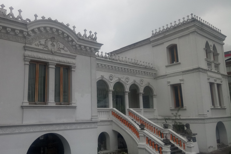 Quito - La Mariscal District: heritage houses and the artisan market 2 Short