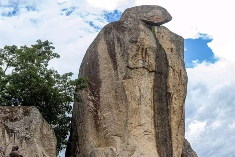 Passeio de um dia à Pedra Chorona a partir de KisumuPasseio de um dia a Crying Stone a partir de Kisumu