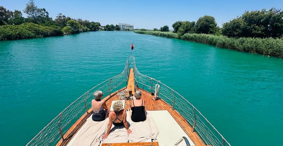 Side: Relaxing Boat Tour with Lunch and Transfers