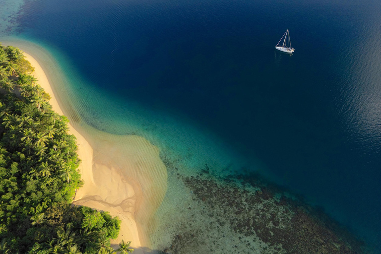 Palawan: Private Sailing Yacht Cruise in El Nido with Lunch