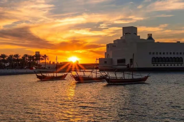 Doha: Sonnenuntergang/Serenade, traditionelle Dau-Bootsfahrt, Dinner-BootsfahrtLuxuriöse Dinner-Bootsfahrt mit Pick &amp; Drop-Service