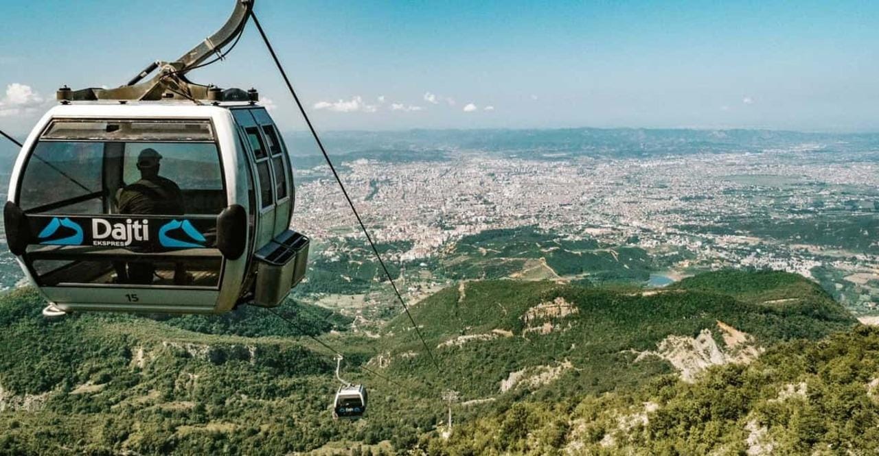 Dajti-Seilbahn & Städtetour in Tirana ab Durres/Golem