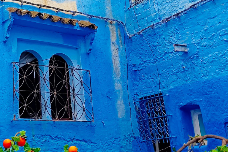 Au départ de Fès : Chefchaouen Excursion d&#039;une journée avec chauffeur pour un groupe de 8 personnes