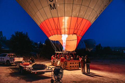 Capadócia: Passeio de balão de ar quente em Goreme com café da manhãVoo ao nascer do sol