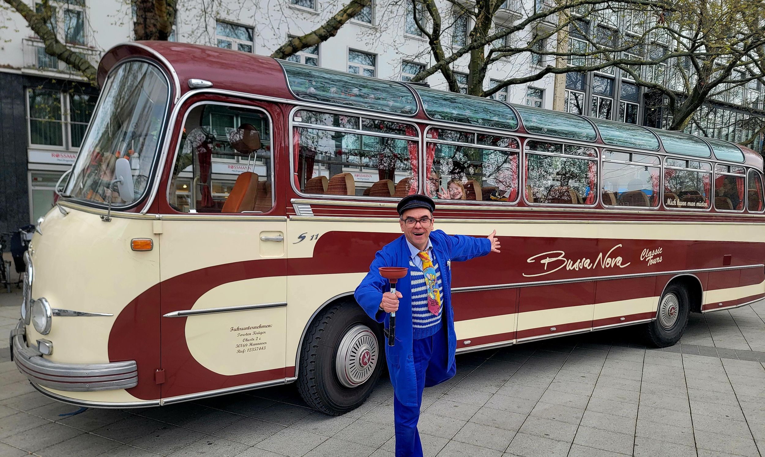 Comedy Stadtrundfahrt Hannover im Oldtimerbus mit Hausmeister HeinrichBloch