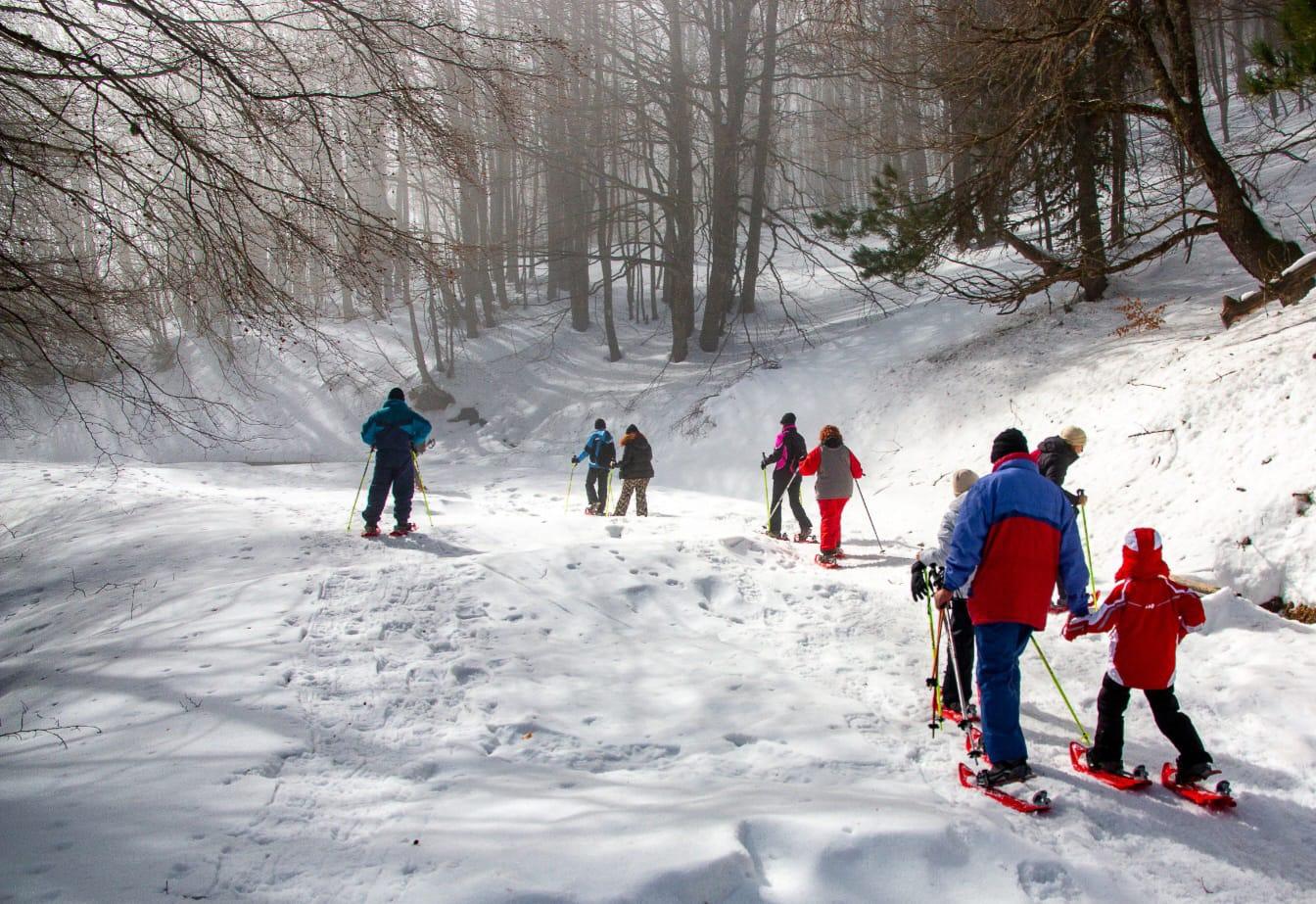 Nationalpark Sila: Geführte Schneeschuhwanderung für Familien.