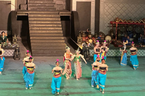 Prambanan : assister à un spectacle de ballet du Ramayana et dîner