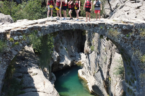 Desde el lateral: Excursión de rafting en el cañón de Köprülü