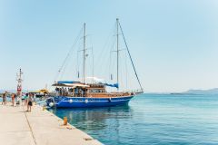 Athen: Bootstour nach Angistri, Aegina mit Badestopp in Moni