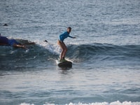 Uluwatu, classe di surf per principianti e intermedi - Hizvo