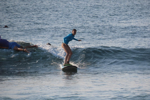 Uluwatu: Beginner &amp; Intermediate Surf Lesson with Equipment