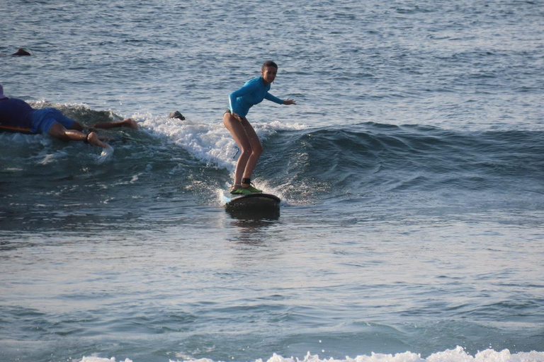 Uluwatu : cours de surf pour débutants et intermédiairesLeçon de surf à Uluwatu