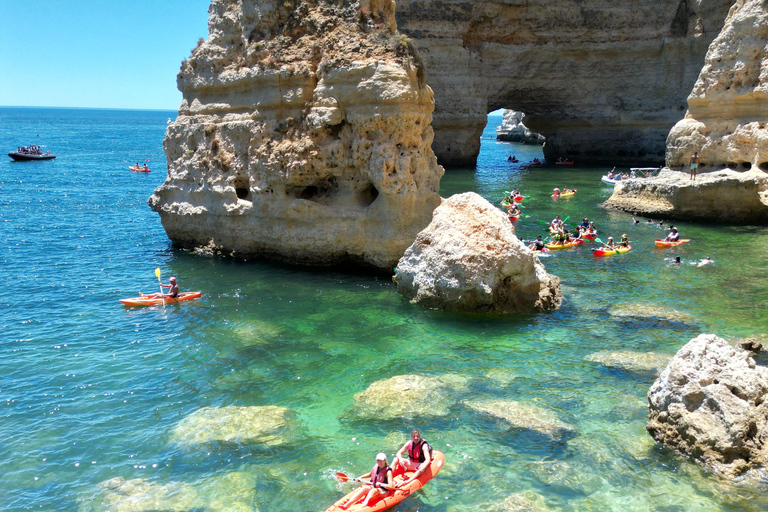 Visite guidée des grottes de Benagil et des plages sauvages avec un guide localLagoa : Visite guidée de la grotte de Benagil en kayak avec un guide local