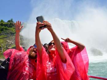 Von Toronto aus: Ganztägige Bustour zu den Niagarafällen