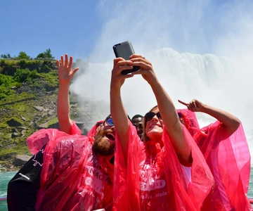 From Toronto: Niagara Falls Full-Day Bus Tour