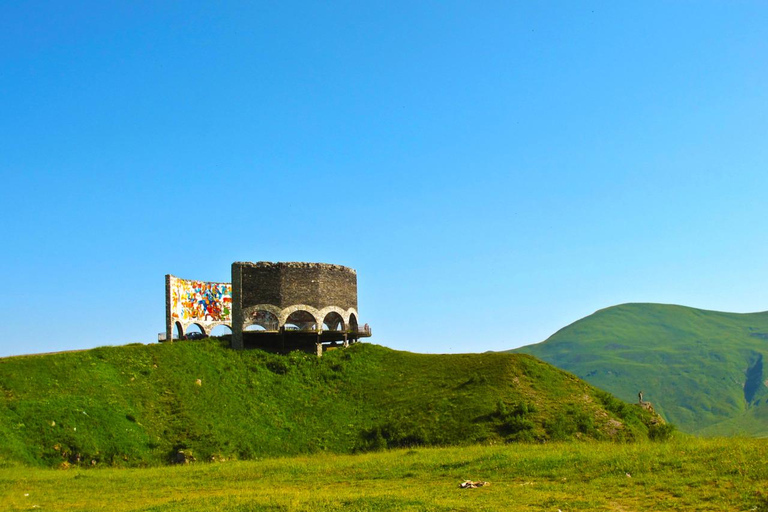 Le meraviglie storiche della Georgia: Esplorazione da Zhinvali a Gergeti