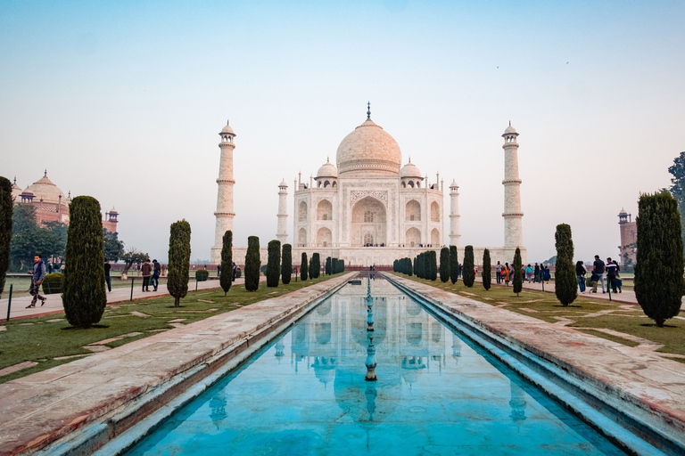 Taj Mahal & Agra Private Tagestour mit TransferTour mit All Inclusive: Auto + Reiseführer + Mahlzeiten + Tickets