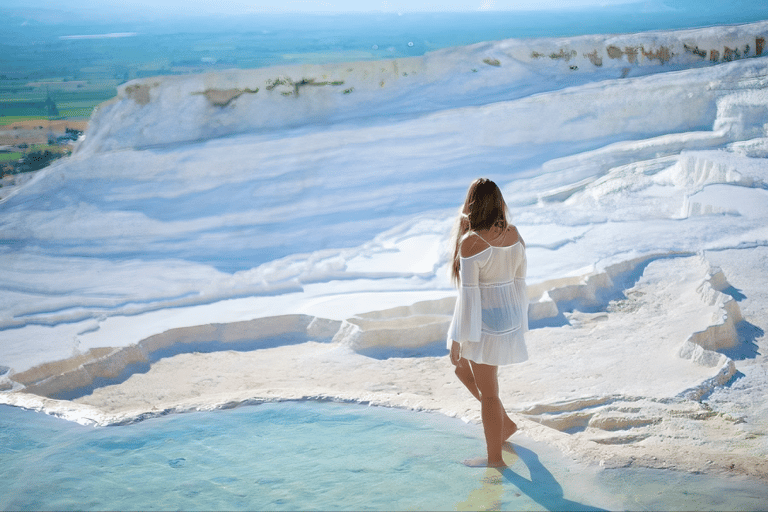 Traslado privado del aeropuerto de Esmirna a los hoteles de Pamukkale Karahayit