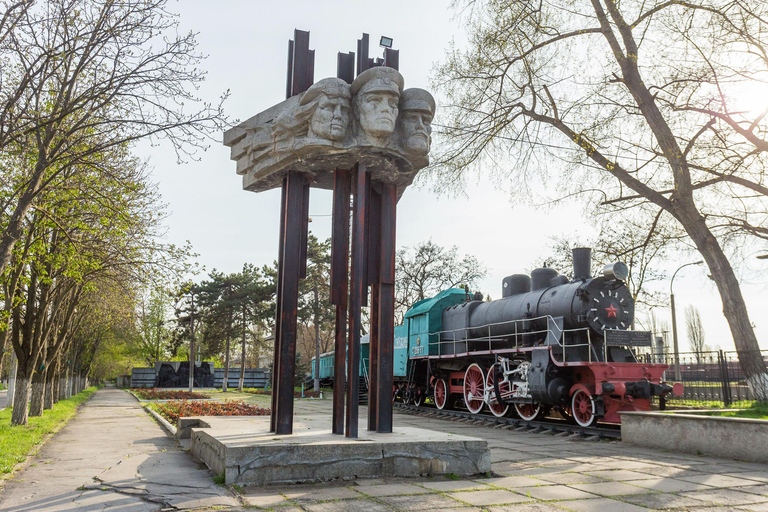 Chisinau:Transnistria Soviet &Fish Farm & Sturgeon Factory Transnistria, Lenin Monuments & Sturgeon Fish Farm Tour
