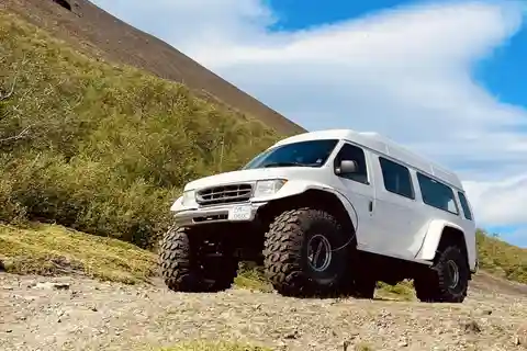 Akureyri: excursión en superjeep con aperitivos islandeses