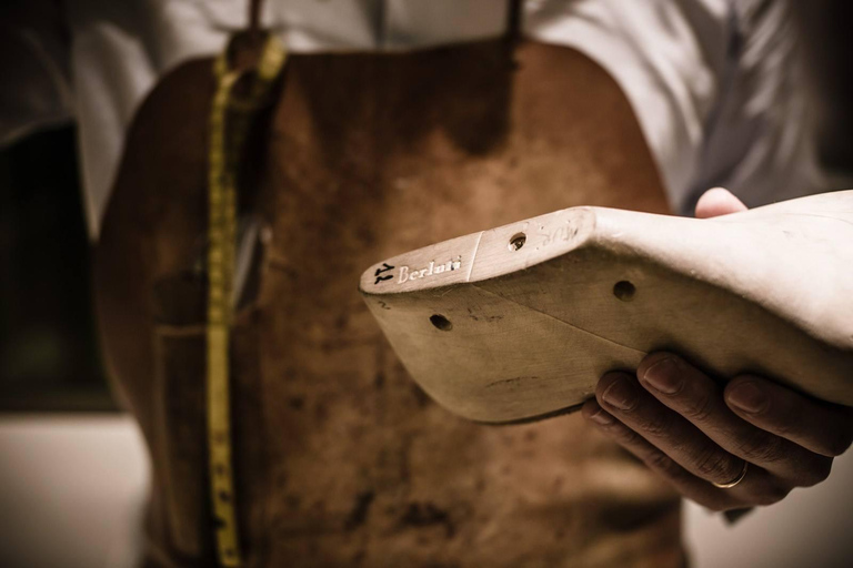 Hanoi: Incense Village & Hat or Shoe Factory, Perfume Pagoda Morning: Hanoi Hat Village and Incense Village - SMALL GROUP