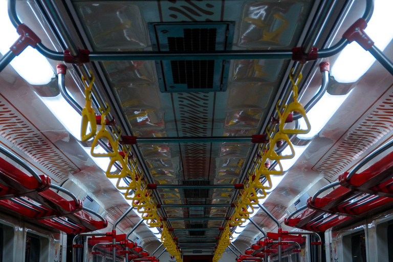 Yogyakarta: Surakarta Guided Day Trip by Light Rail Transit