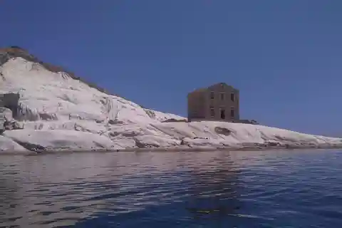 Punta Bianca: boat tours in the wildest nature reserve