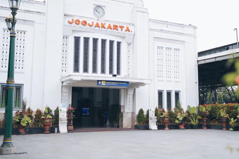 Yogyakarta: Beringharjo Market & Malioboro Street Tour